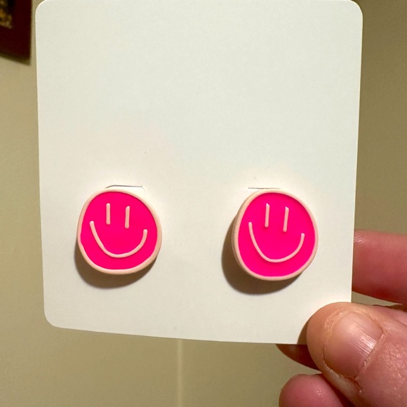 NWT hot pink smiley face earrings - Picture 1 of 1